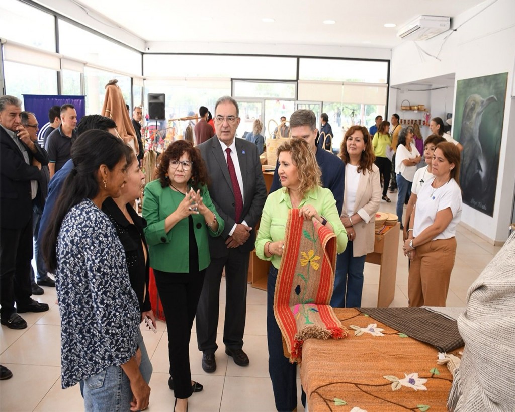 La intendente Fuentes recorrió el Mercado Artesanal Municipal