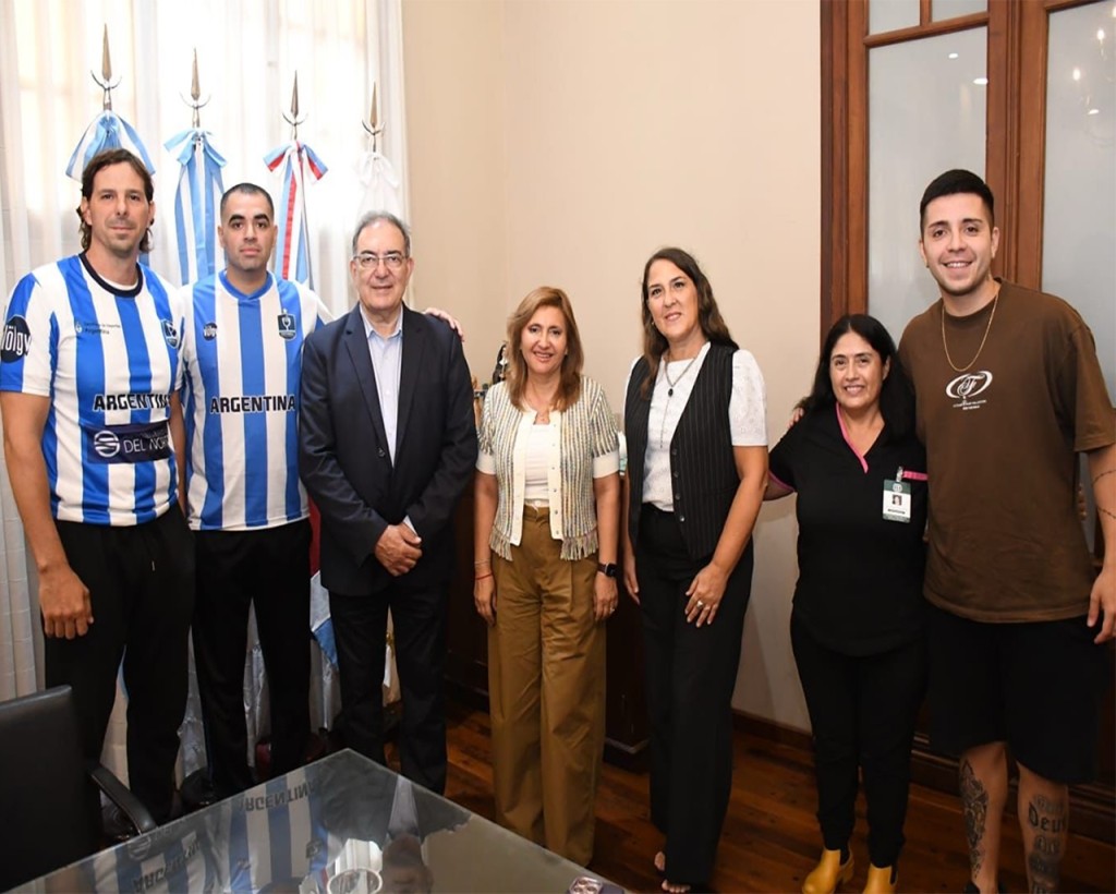 Visita de convocados a la preselecci&oacute;n argentina de cestoball