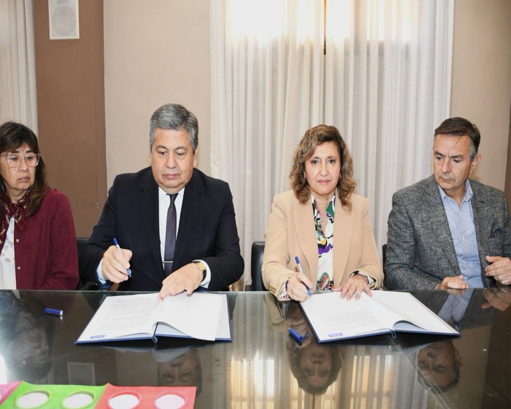La Intendente y el Rector de la UNSE firmaron un convenio