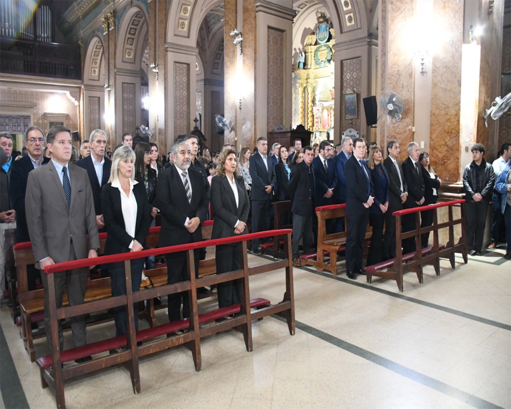 Autoridades de la municipalidad participaron de la misa en homenaje al Papa Francisco
