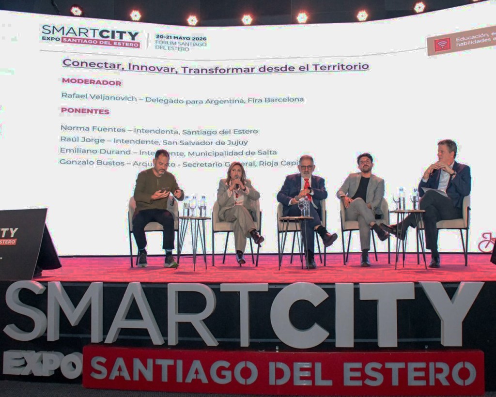 La Ing. Fuentes disert&oacute; en Smart City Santiago del Estero