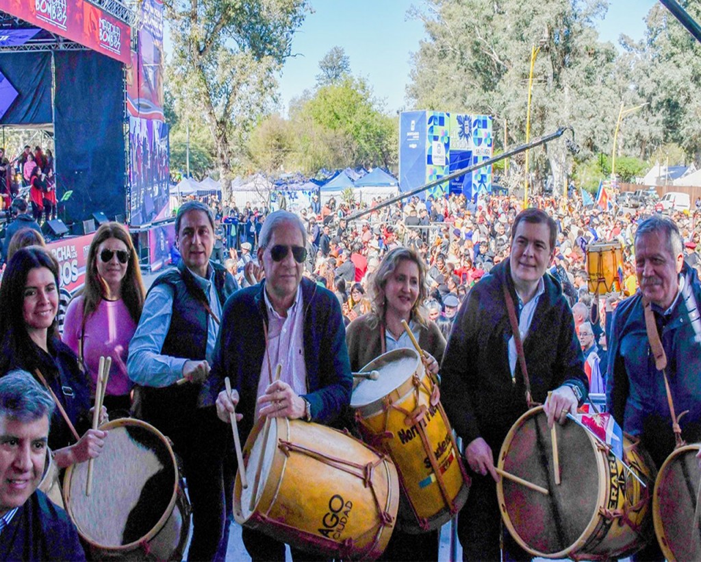 La intendente Fuentes en la 23° Marcha de los Bombos