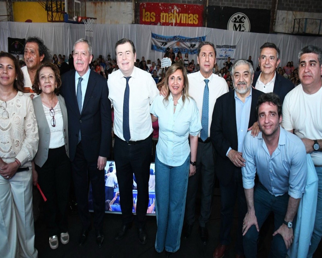 El gobernador y la intendente participaron de la celebración por el día de los Jubilados