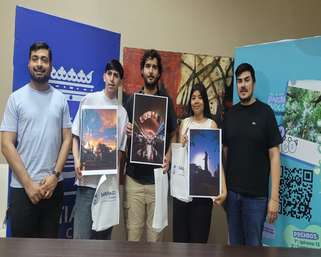 Jóvenes ganadores del concurso “Fotoconciencia Ambiental”